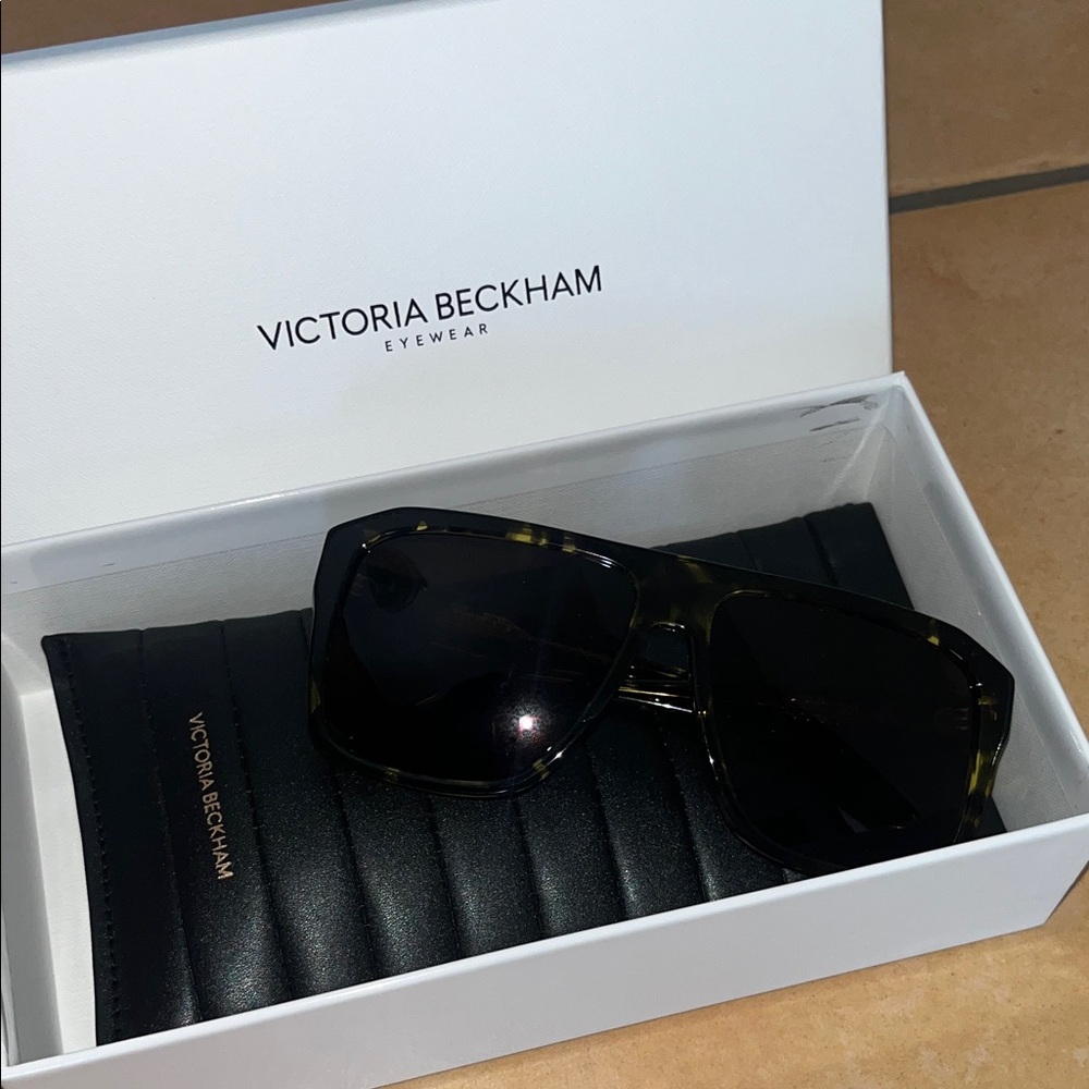 Victoria Beckham Women's VB671S 59mm Tortoiseshell Oversized Square Sunglasses - Picture 4 of 8